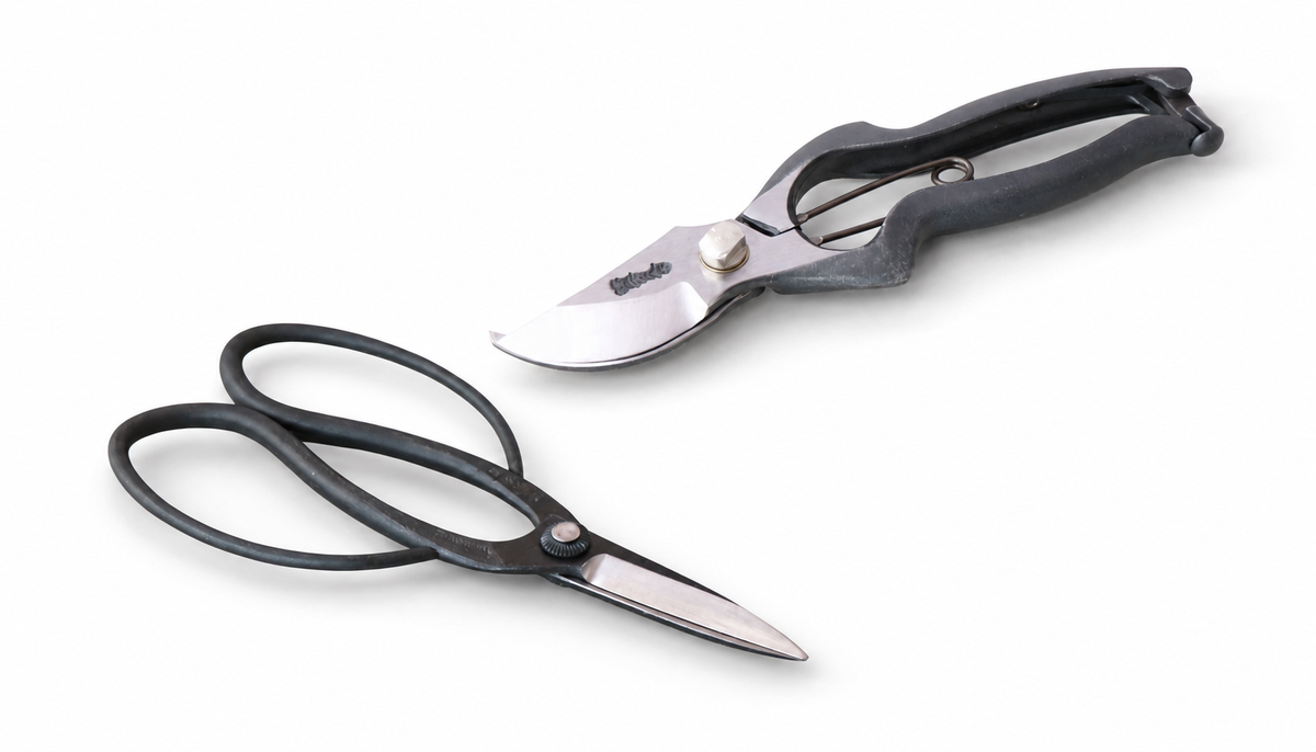 The Black Finish on Toyama Hamono Shears