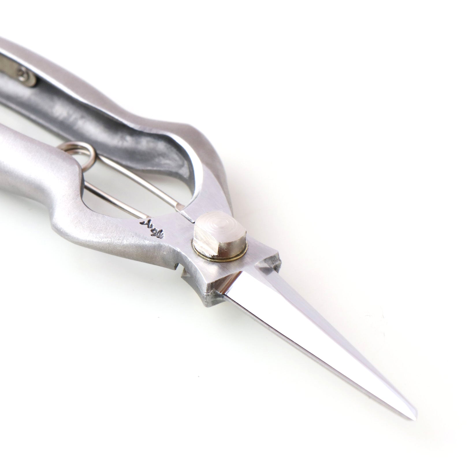 T527 Hand-Forged Stainless Steel Snips with Asymmetrical Ergonomic Grip