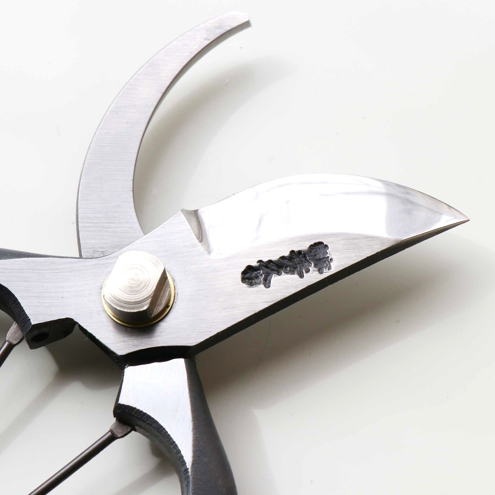 T13L Hand-Forged Left-Handed Pruning Shears/Secateurs, High-Carbon Steel, Asymmetrical Ergonomic Grip