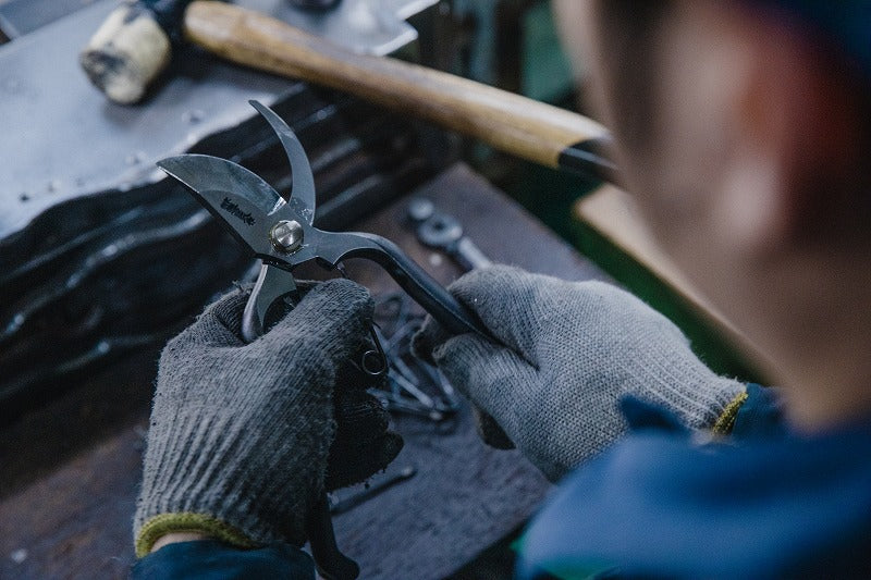 T31 Forged Pruning Shears/Secateurs, High Carbon Steel Symmetrical Ergonomic Grip Size:S