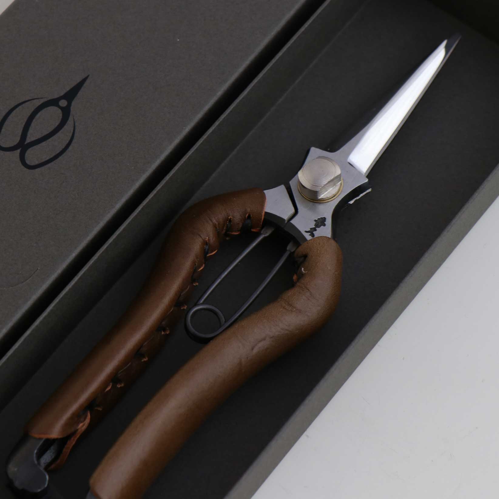 T17O Hand-Forged High-Carbon Steel Snips with Symmetrical Grip and Olive Leather Wrap