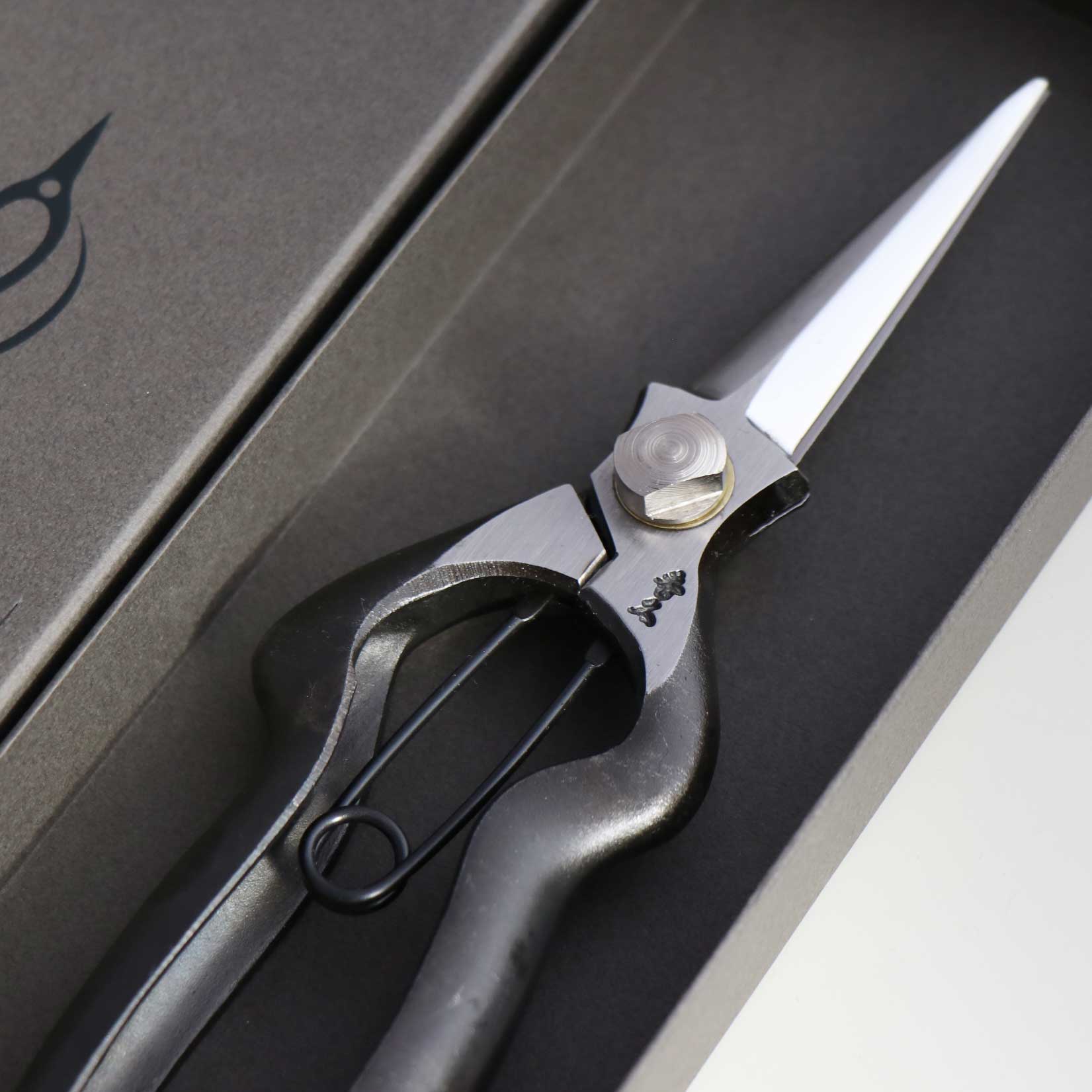 T27 Hand Forged Snips, High Carbon Steel Asymmetric Ergonomic Grip