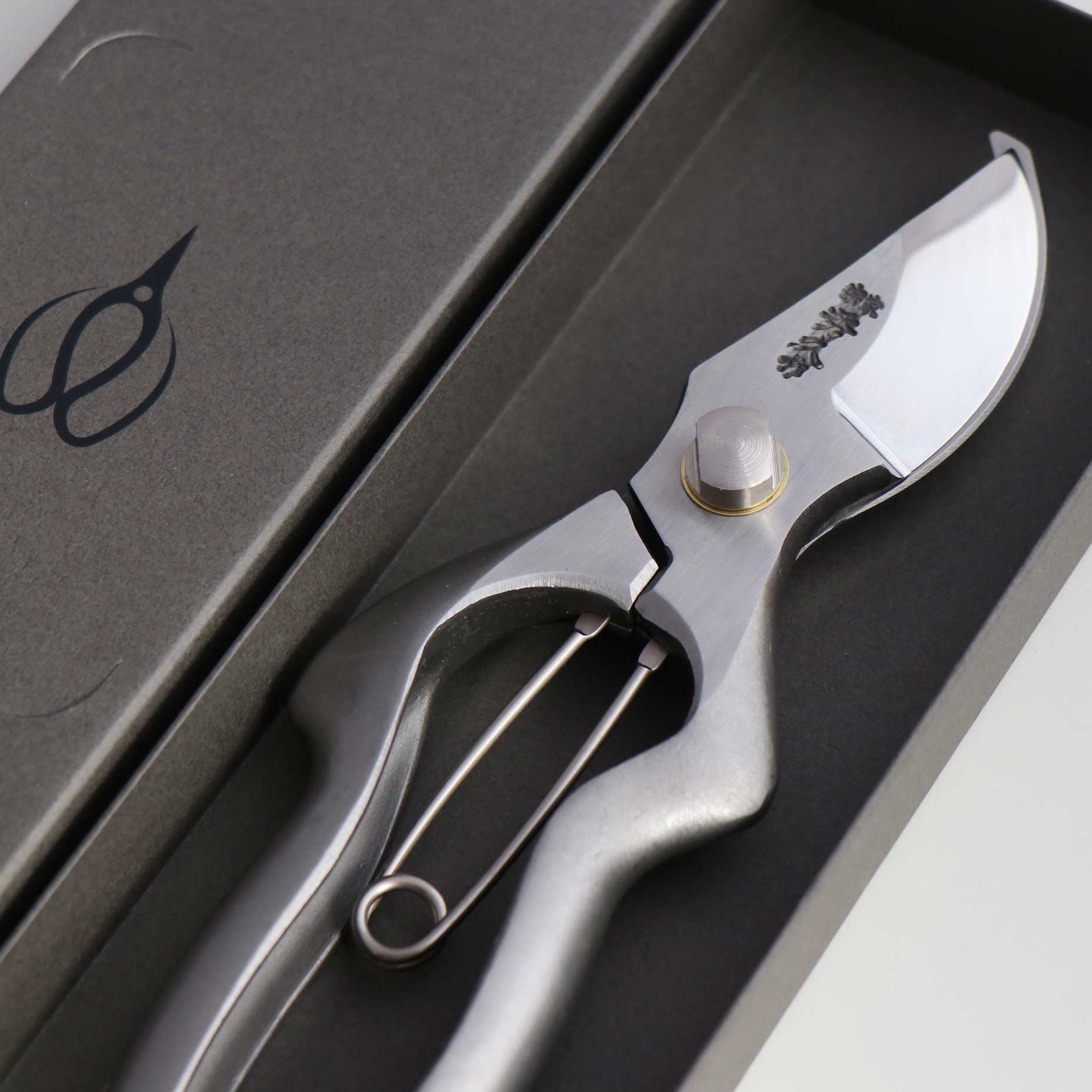 T513 Forged Pruning Shears/Secateurs, Stainless Steel Asymmetrical Ergonomic Grip Size:M