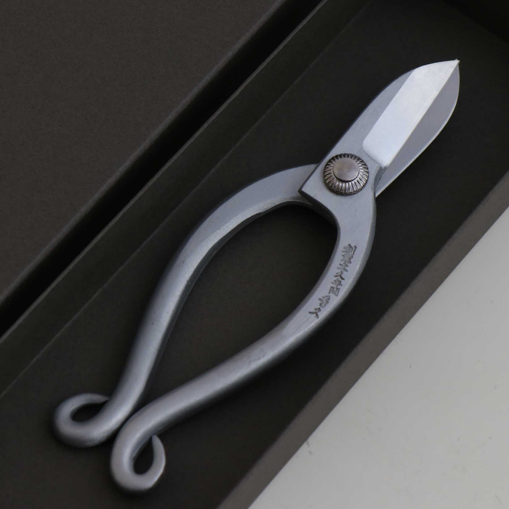 T8 Traditional Japanese Ikebana Floral Shears ”Warabi-te” Grip Forged High Carbon Steel 50mm Blade