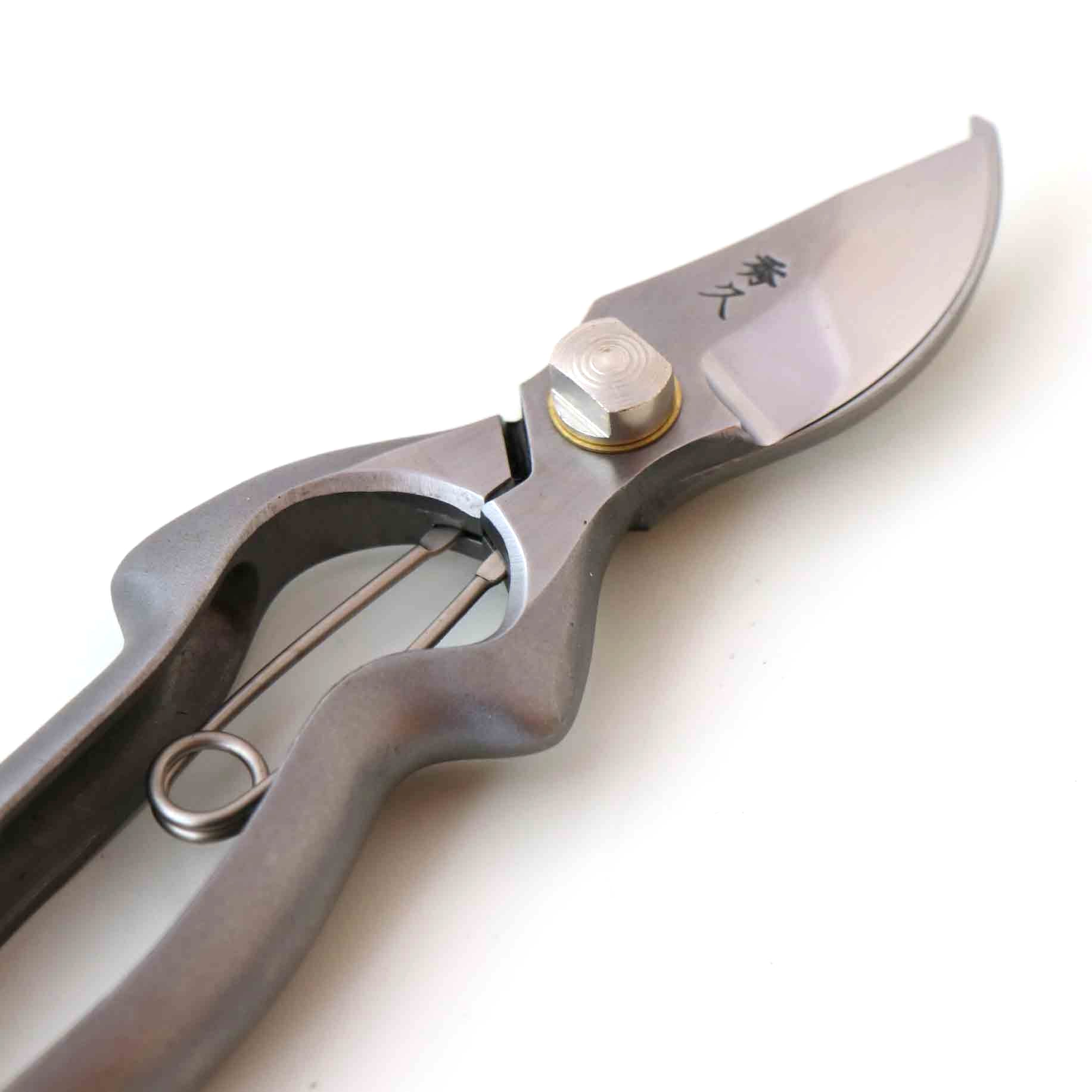T530 Hand-Forged Stainless Steel Pruning Shears/Secateurs with Asymmetrical Ergonomic Grip, Size S