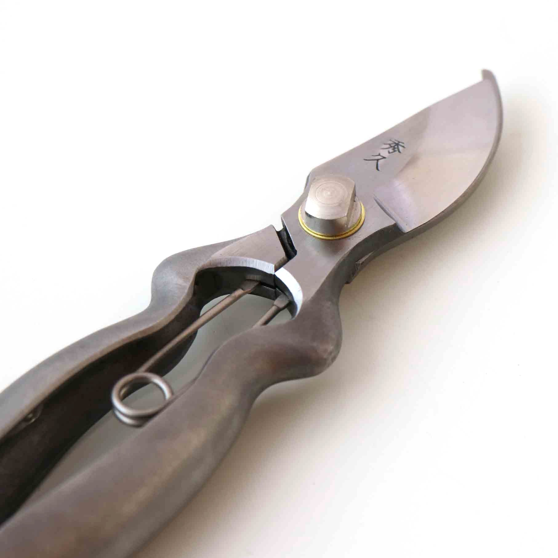 T531 Hand-Forged Stainless Steel Pruning Shears/Secateurs with Symmetrical Ergonomic Grip, Size S