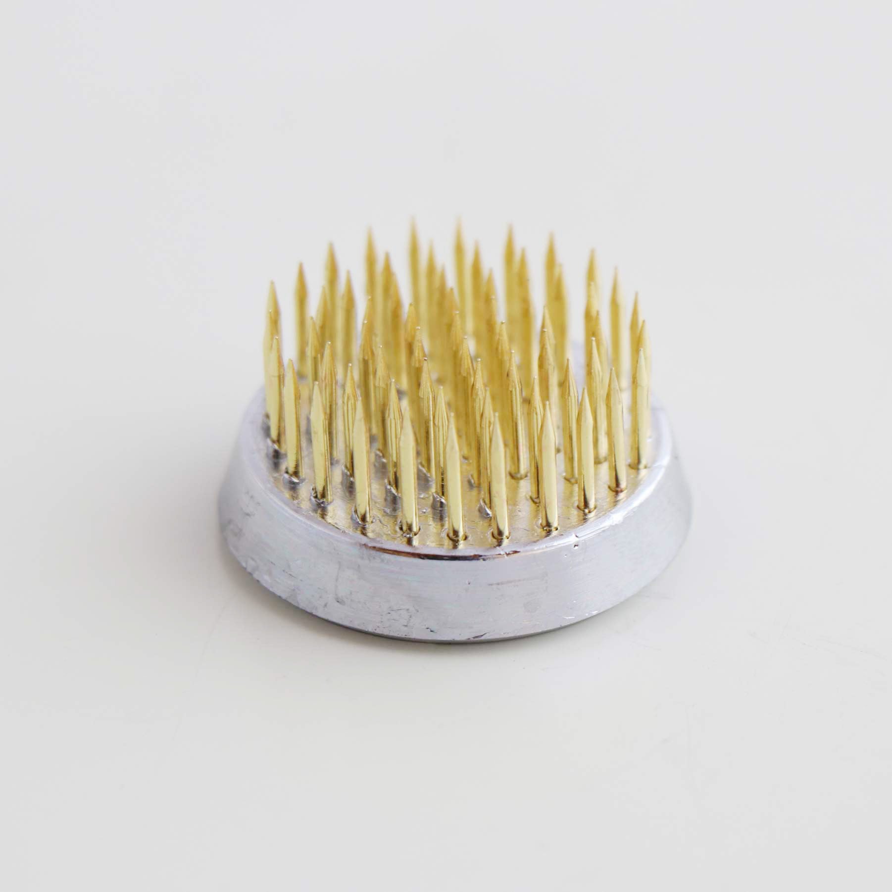 Brass Kenzan Ikebana Flower Frog – Ø36 × H18 mm