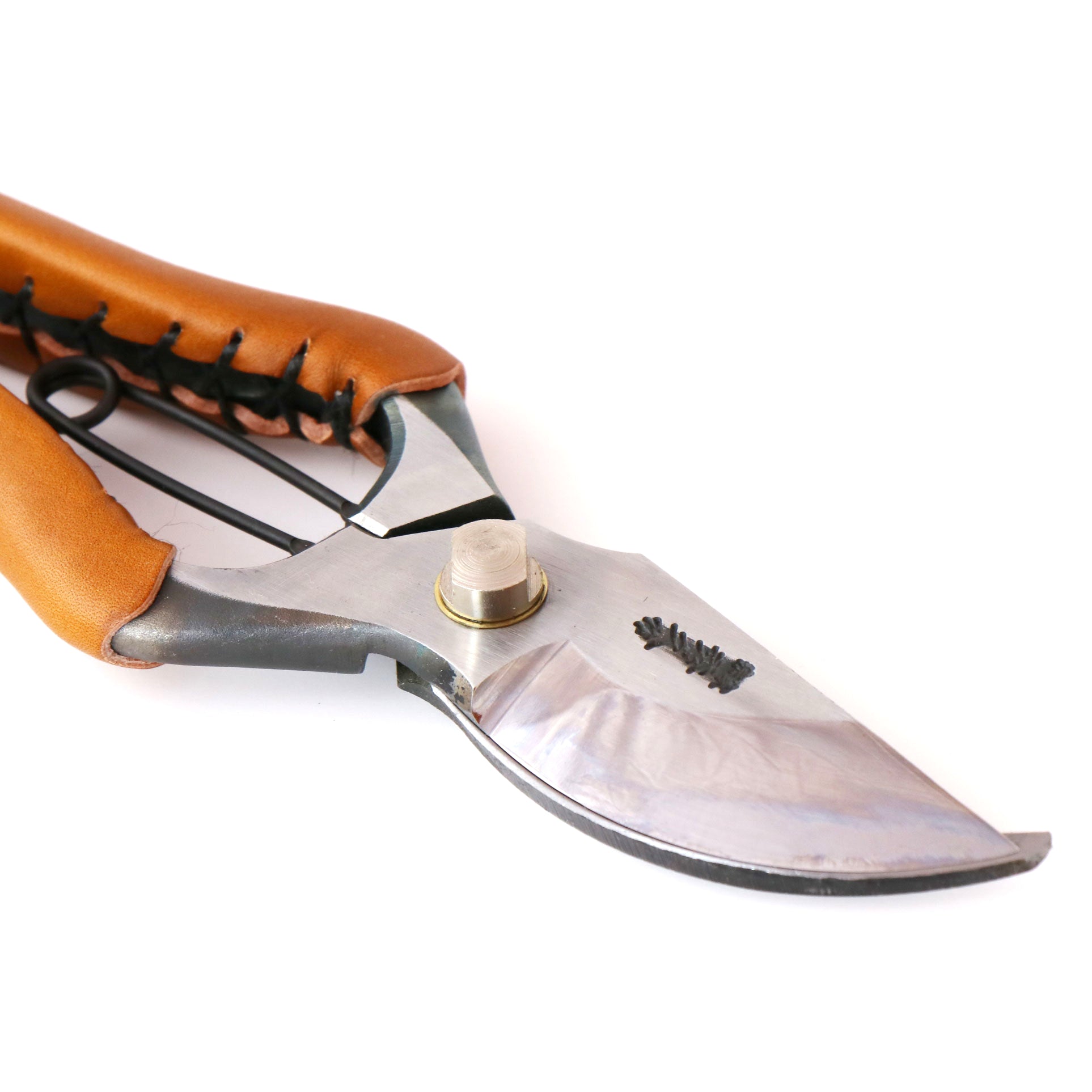 T34C Hand-Forged High-Carbon Steel Pruning Shears/Secateurs with Symmetrical Camel Leather Grip, Size L