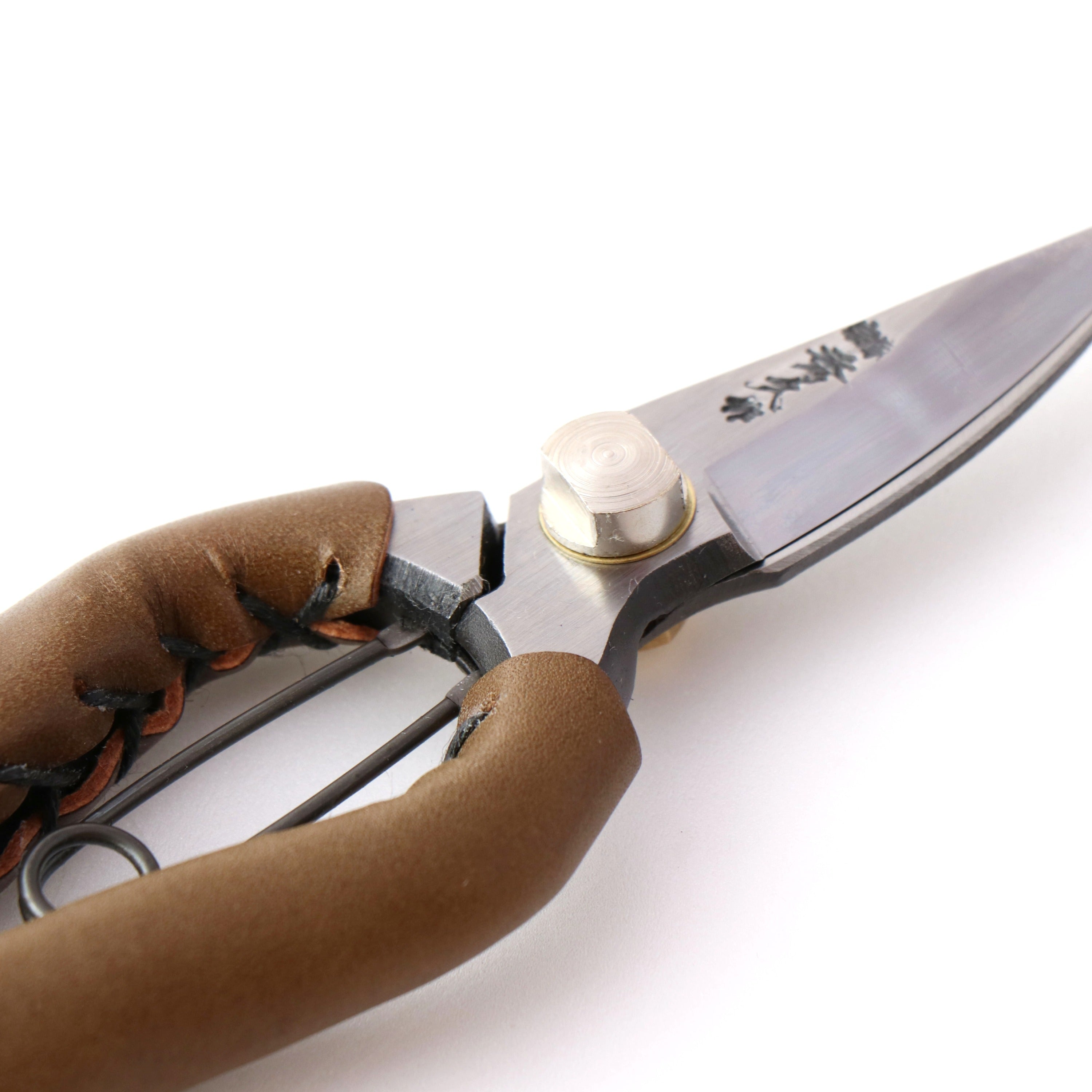 T19O Hand-Forged Multi-Purpose Pruning Shears/Secateurs with Symmetrical Grip and Olive Leather Wrap