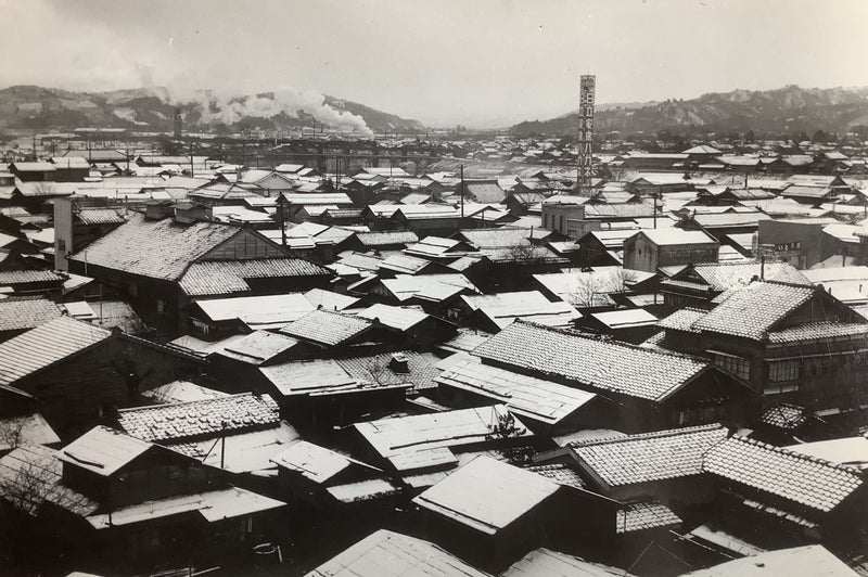 Historical black and white photo of Sanjo city around 1955, home of Toyama Hamono.