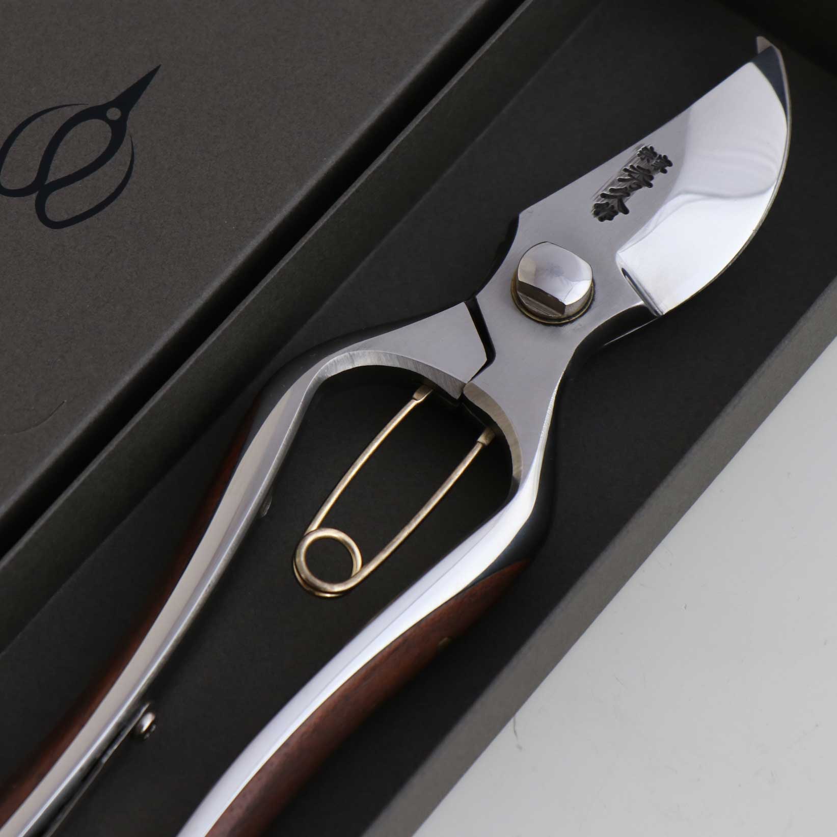 T106 Hand Forged Pruning Shears/Secateurs, High Carbon Steel Bubinga Wood Grip