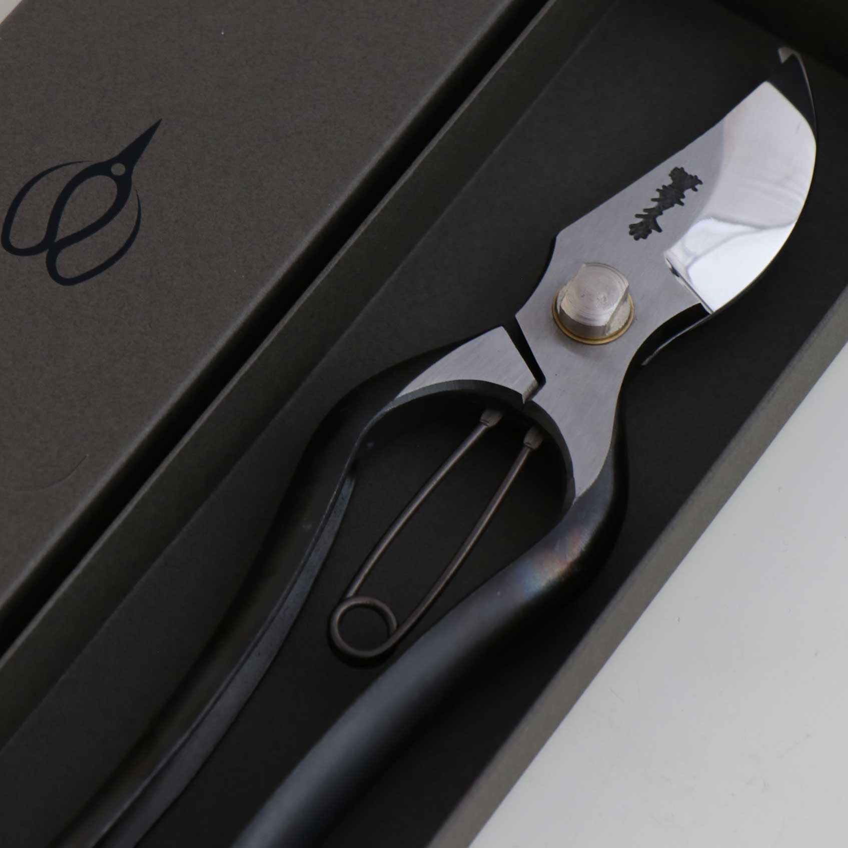 T14 Hand Forged Pruning Shears/Secateurs , High Carbon Steel Symmetrical Grip Size:M