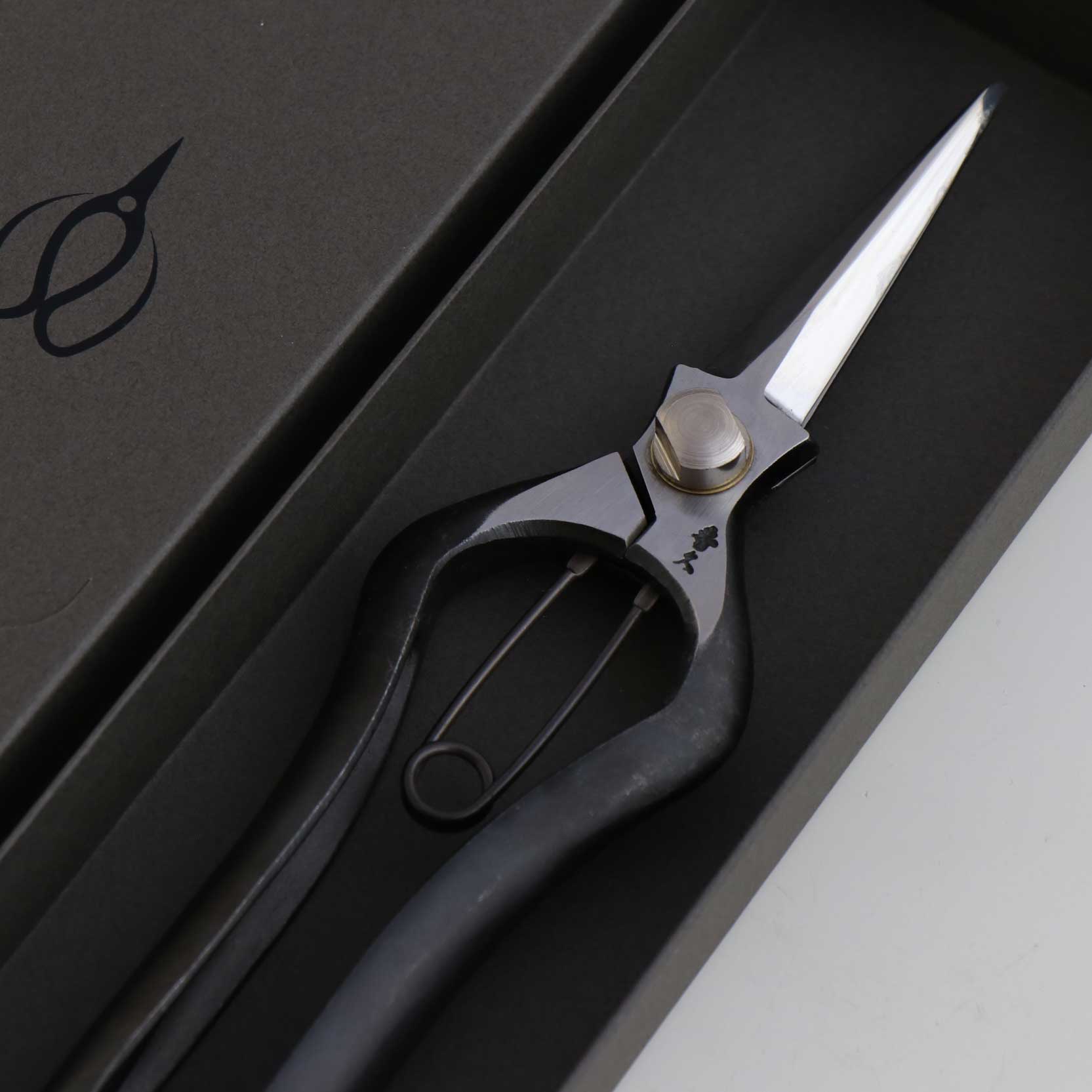 T17 Hand Forged Snips, High Carbon Steel Symmetrical Grip