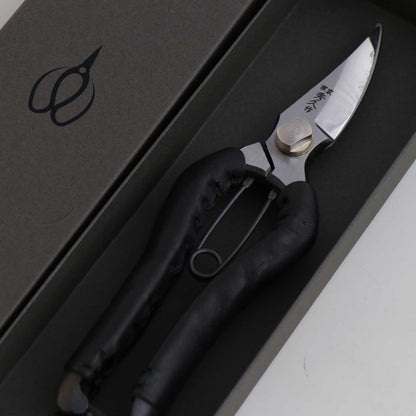 T19B Hand-Forged Multi-Purpose Pruning Shears/Secateurs with Symmetrical Grip and Black Leather Wrap