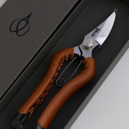 T19C Hand-Forged Multi-Purpose Pruning Shears/Secateurs with Symmetrical Grip and Camel Leather Wrap