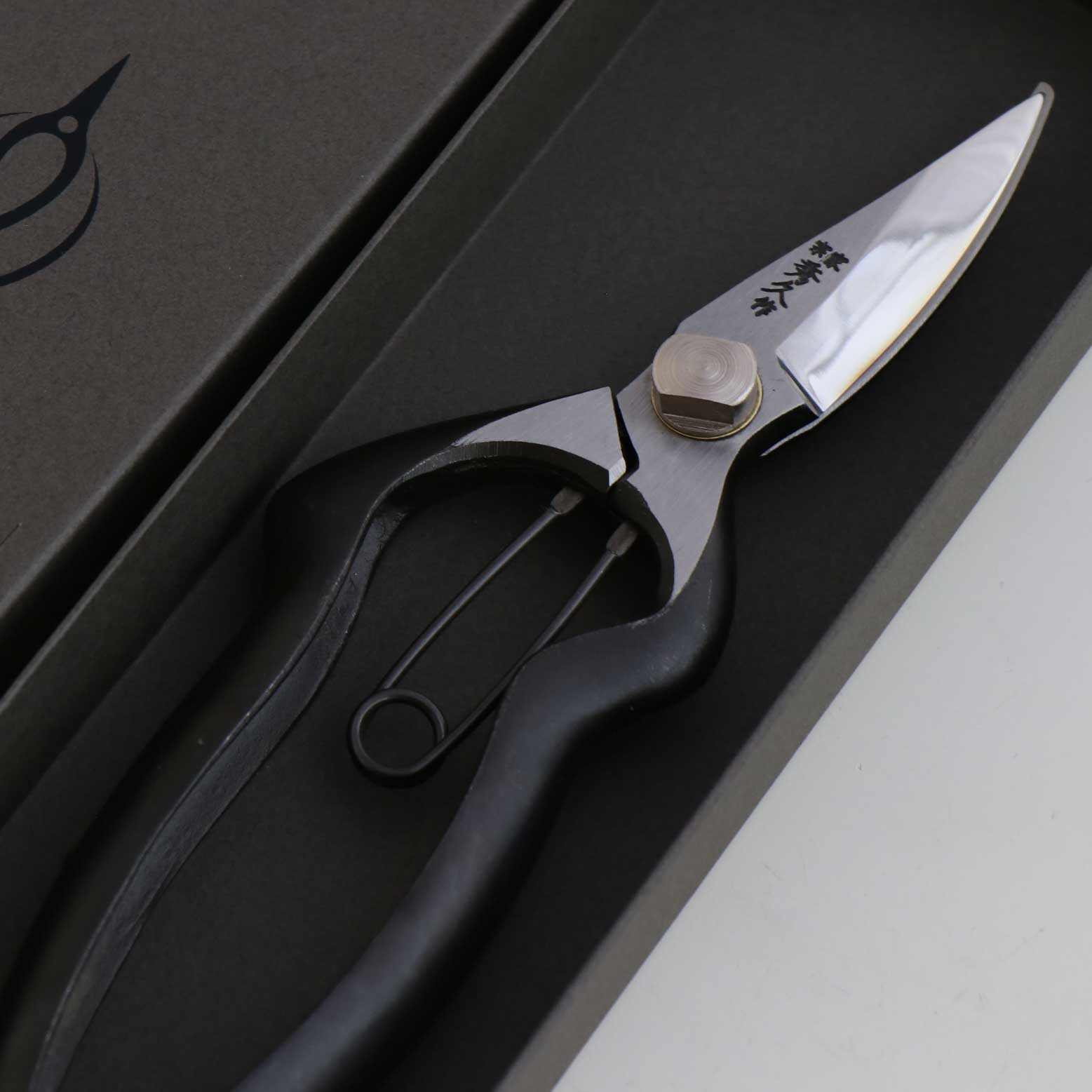 T26 Hand Forged Multi-Purpose Pruning Shears/Secateurs, High Carbon Steel Asymmetrical Grip