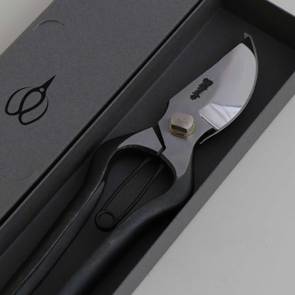 T34 Hand-Forged High-Carbon Steel Pruning Shears/Secateurs with Symmetrical Ergonomic Grip, Size L