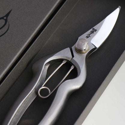 T526 Hand-Forged Stainless Steel Multi-Purpose Pruning Shears/Secateurs with Asymmetrical Ergonomic Grip