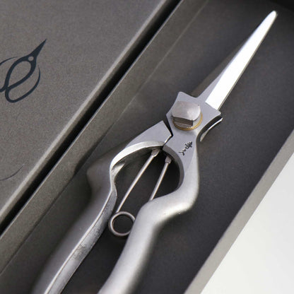 T527 Hand-Forged Stainless Steel Snips with Asymmetrical Ergonomic Grip