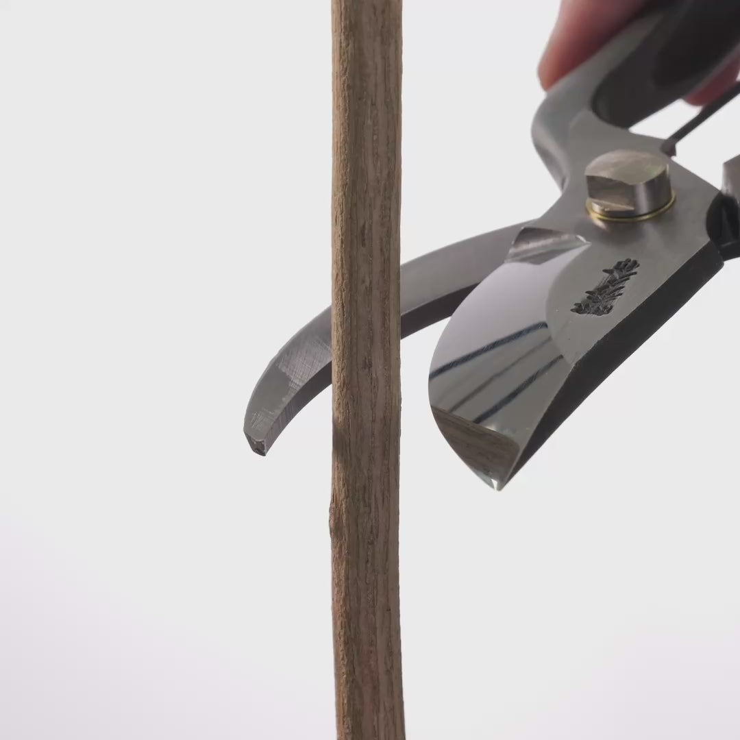 T34 Hand-Forged High-Carbon Steel Pruning Shears/Secateurs with Symmetrical Ergonomic Grip, Size L